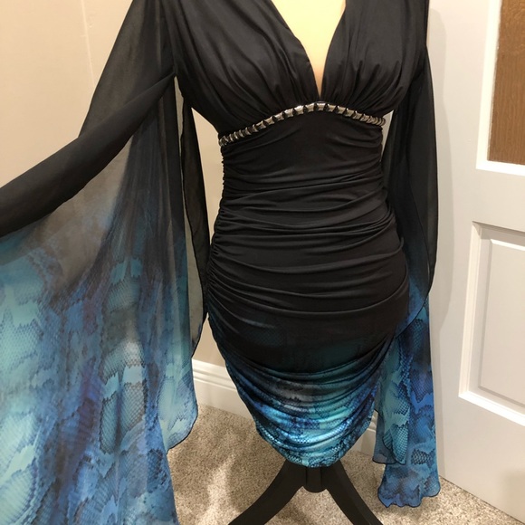 V & K Studio dress. Black w/blue snake skin pattern, shear/open sleeves. Size M - Picture 4 of 4